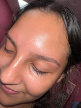Load image into Gallery viewer, Eyebrow Wax & Signature Facial