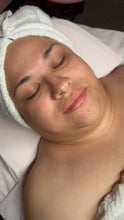 Load image into Gallery viewer, Underarm wax & Signature Facial